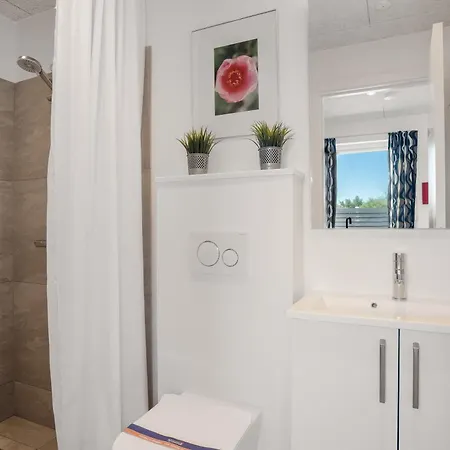 Nybygget Udsigtshus Med Gratis Internet Og Sauna Sj10 Vakantiehuis